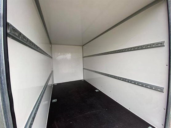 F.2036 cargotrailer med døre og surringsskinner